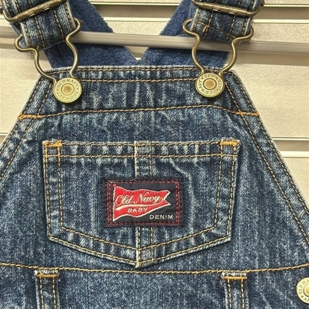 Old Navy baby blue fleece lined overall denim jean bibs. Size small‎ 3-6 mos